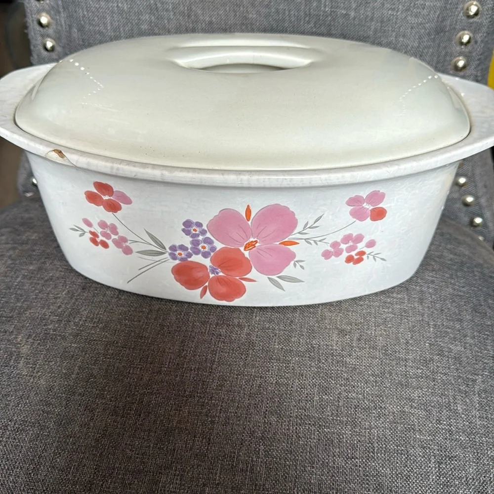 Vintage 1985 Galleria Collection Stoneware 2.4mtrs Covered Casserole Dish‎